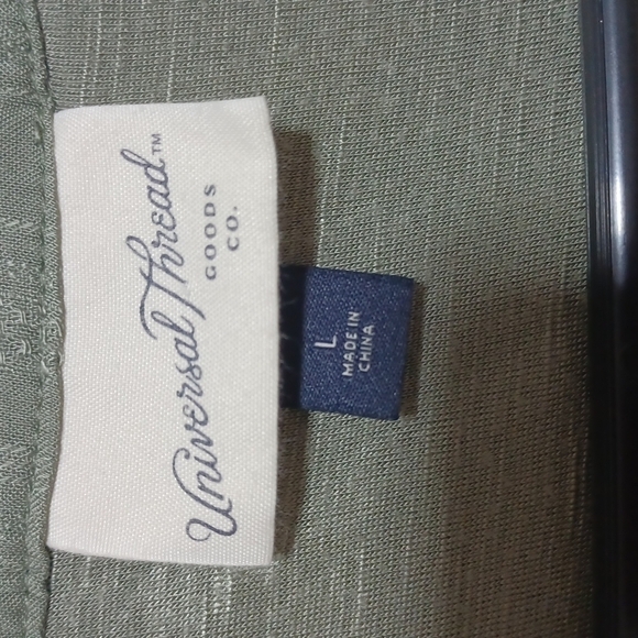 Universal Threads Blouse Button Down with Tie at the Bottom size L - Picture 3 of 6